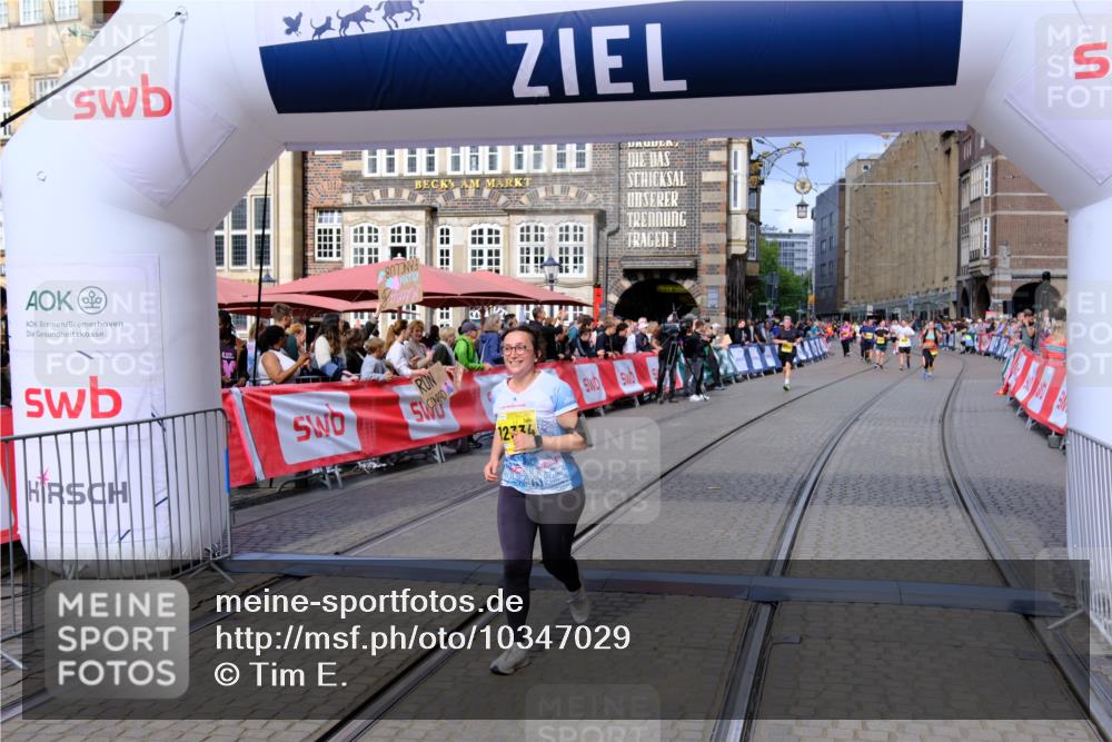 13.09.2026 - 21. swb-Marathon Bremen Tim E. http://msf.ph/oto/10347029 13.09.2026 11:17:48 Ziel 10472, 10756, 10773, 10979, 11709, 12334 meine-sportfotos.de