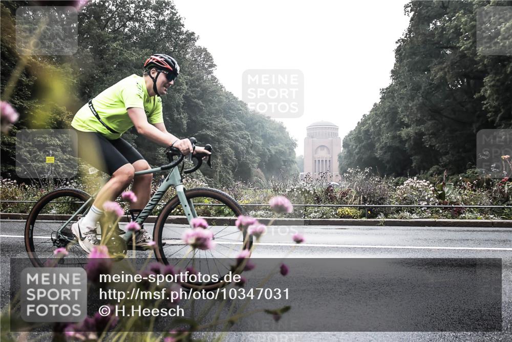 13.09.2026 - Stadtparktriathlon H.Heesch http://msf.ph/oto/10347031 13.09.2026 09:58:50 Radfahren 285, 343 meine-sportfotos.de