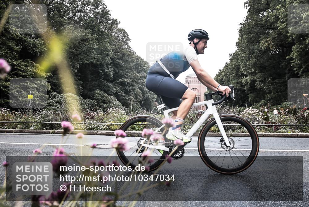 13.09.2026 - Stadtparktriathlon H.Heesch http://msf.ph/oto/10347034 13.09.2026 11:08:39 Radfahren 562, 601, 684, 697 meine-sportfotos.de