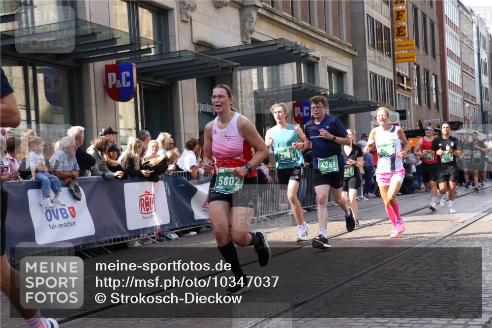 13.09.2026 - 21. swb-Marathon Bremen Strokosch-Dieckow http://msf.ph/oto/10347037 13.09.2026 13:30:33 Ziel 244, 800, 834, 1189, 1479, 1533, 1771, 1841, 1926, 1941, 2369, 2452, 2723, 2902, 2985, 3360, 4251, 4342, 4757, 4920, 5600, 5681, 5802, 5822, 5900, 6307, 6343, 6523, 7012, 7198, 7760, 7798, 8543, 8616, 9290, 9507, 9653, 9692, 9699, 9767, 9937, 9958, 9962, 9976, 13090, 13152, 13215, 625, 881, 1067, 1909, 1938, 2265, 2364, 2900, 3163, 3164, 3425, 4058, 4206, 4332, 4342, 4415, 4425, 4748, 4757, 4763, 5506, 5551, 7821, 8090, 8169, 8314, 8494 meine-sportfotos.de
