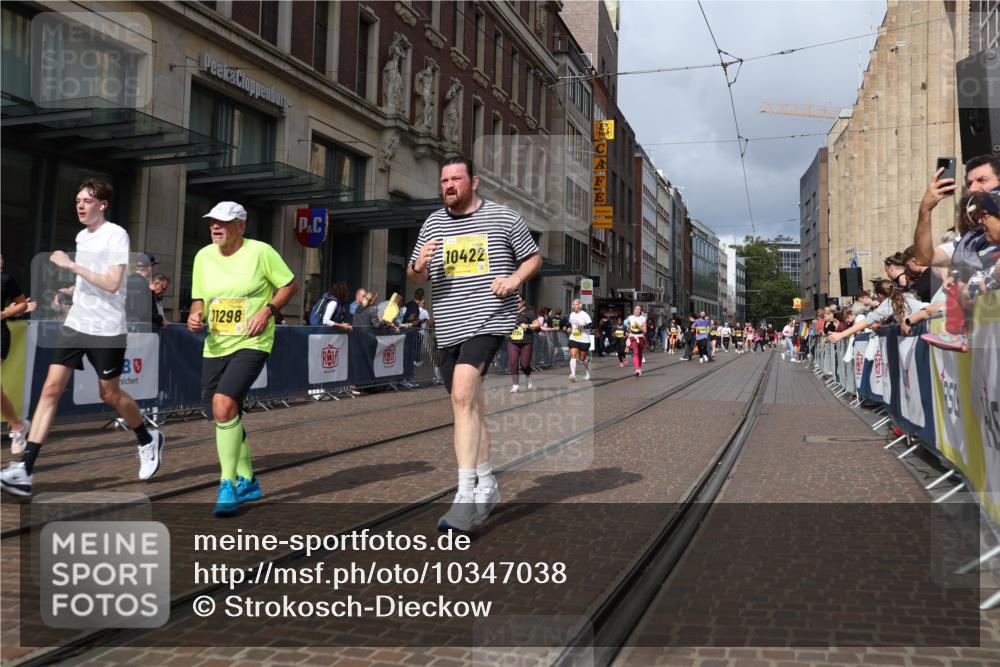 13.09.2026 - 21. swb-Marathon Bremen Strokosch-Dieckow http://msf.ph/oto/10347038 13.09.2026 11:10:25 Ziel 10148, 10163, 10247, 10422, 10461, 10462, 10547, 10768, 10911, 11043, 11047, 11283, 11298, 11300, 11309, 11327, 11335, 11465, 11513, 11583, 11736, 11756, 11846, 12183, 10002, 10169, 10361, 10362, 10706, 10719, 10791, 10890, 10963, 11080, 11382, 11725, 11732, 11933, 11957, 11982, 12117, 12207, 12227, 12293, 12454, 12550 meine-sportfotos.de