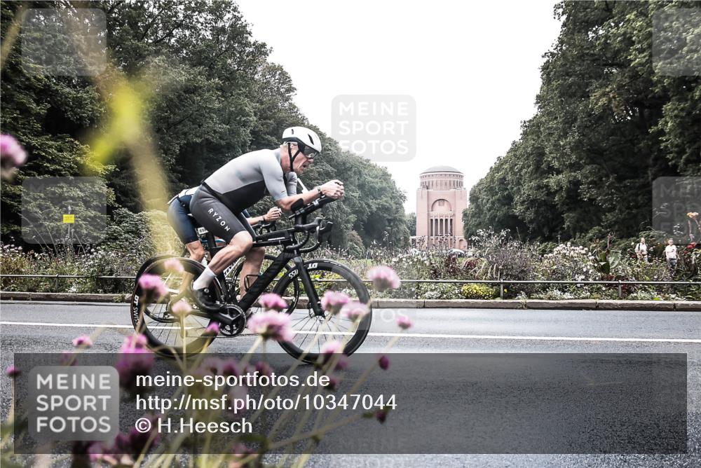 13.09.2026 - Stadtparktriathlon H.Heesch http://msf.ph/oto/10347044 13.09.2026 11:08:45 Radfahren 486, 581, 698 meine-sportfotos.de