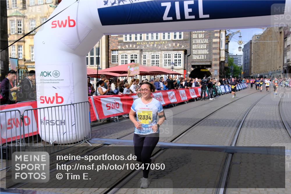 13.09.2026 - 21. swb-Marathon Bremen Tim E. http://msf.ph/oto/10347050 13.09.2026 11:17:49 Ziel 10472, 10756, 10979, 11709, 12334 meine-sportfotos.de