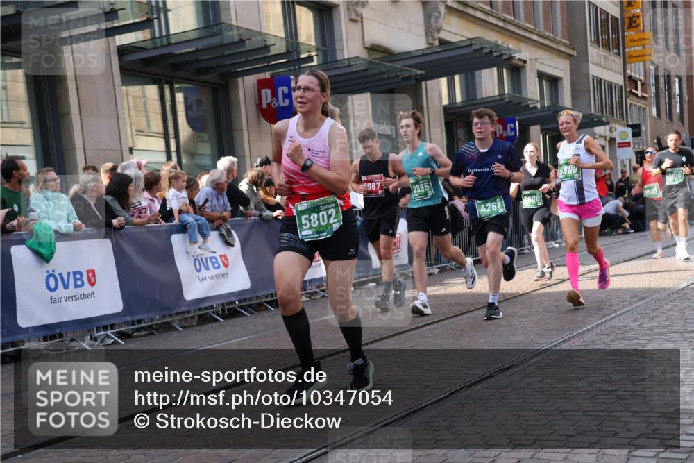 13.09.2026 - 21. swb-Marathon Bremen Strokosch-Dieckow http://msf.ph/oto/10347054 13.09.2026 13:30:33 Ziel 244, 800, 834, 1189, 1479, 1533, 1771, 1841, 1926, 1941, 2369, 2452, 2723, 2902, 2985, 3360, 4251, 4342, 4757, 4920, 5600, 5681, 5802, 5822, 5900, 6307, 6343, 6523, 7012, 7198, 7760, 7798, 8543, 8616, 9290, 9507, 9653, 9692, 9699, 9767, 9937, 9958, 9962, 9976, 13090, 13152, 13215, 625, 881, 1067, 1909, 1938, 2265, 2364, 2900, 3163, 3164, 3425, 4058, 4206, 4332, 4342, 4415, 4425, 4748, 4757, 4763, 5506, 5551, 7821, 8090, 8169, 8314, 8494 meine-sportfotos.de