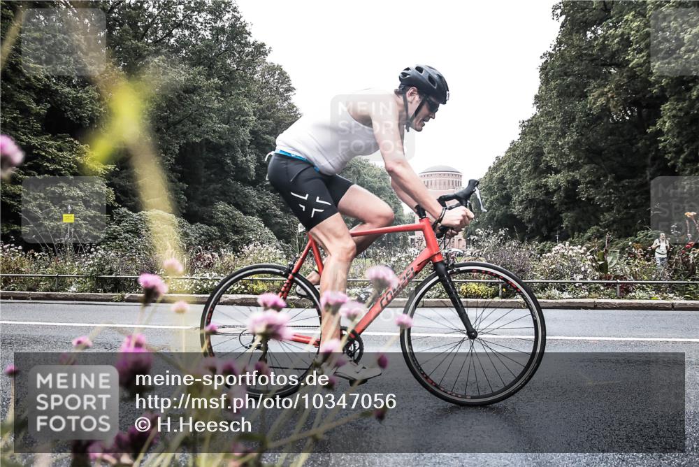13.09.2026 - Stadtparktriathlon H.Heesch http://msf.ph/oto/10347056 13.09.2026 11:08:52 Radfahren 504, 555, 676 meine-sportfotos.de