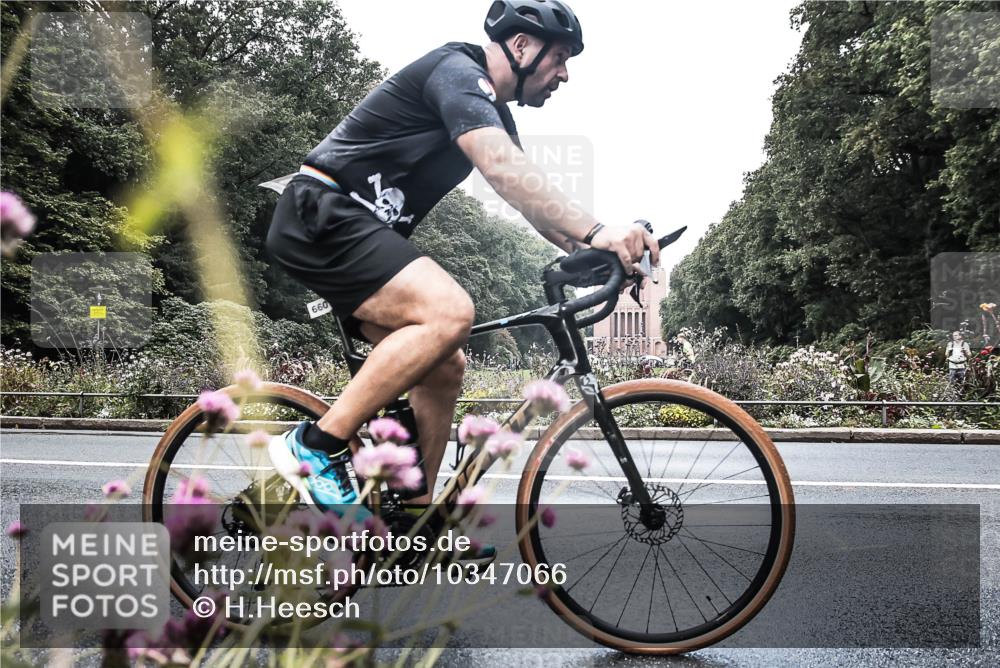 13.09.2026 - Stadtparktriathlon H.Heesch http://msf.ph/oto/10347066 13.09.2026 11:08:57 Radfahren 660, 676 meine-sportfotos.de