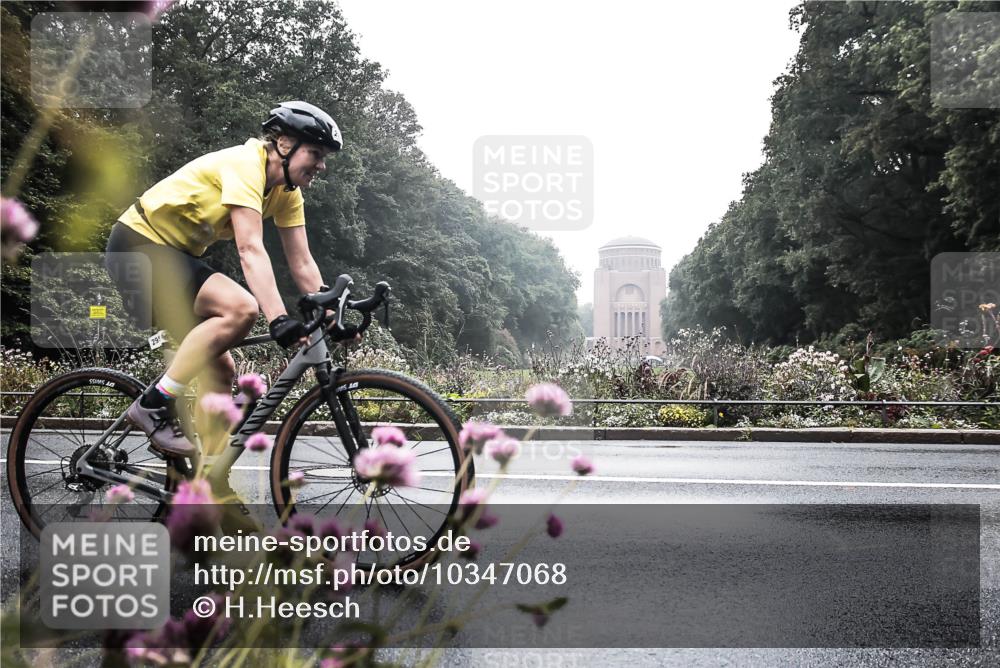 13.09.2026 - Stadtparktriathlon H.Heesch http://msf.ph/oto/10347068 13.09.2026 09:59:19 Radfahren 227, 277, 295 meine-sportfotos.de