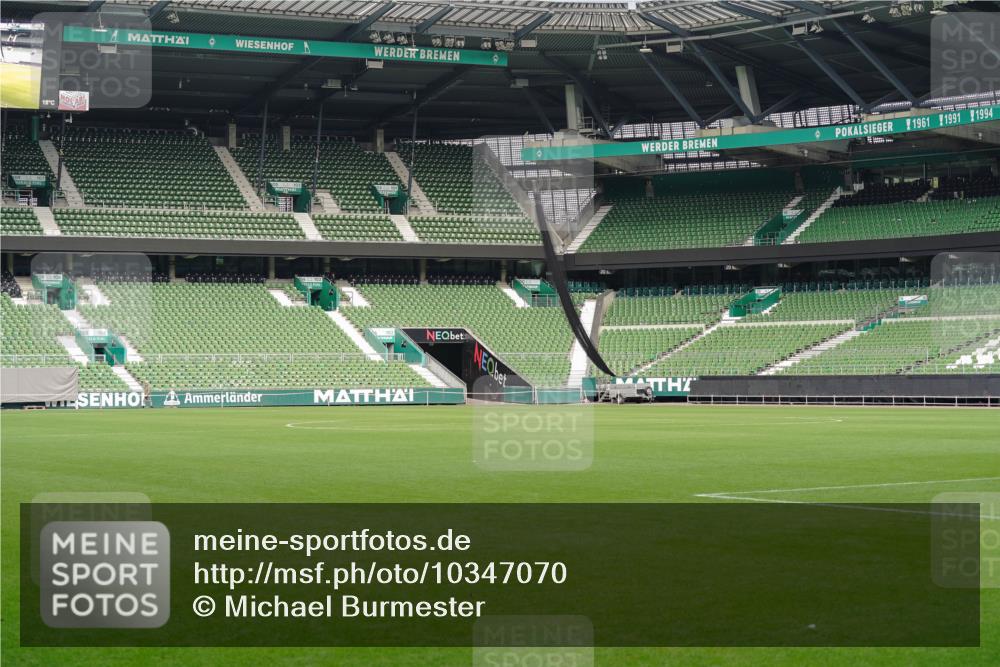 13.09.2026 - 21. swb-Marathon Bremen Michael Burmester http://msf.ph/oto/10347070 13.09.2026 10:12:34 Laufen im Stadion  meine-sportfotos.de