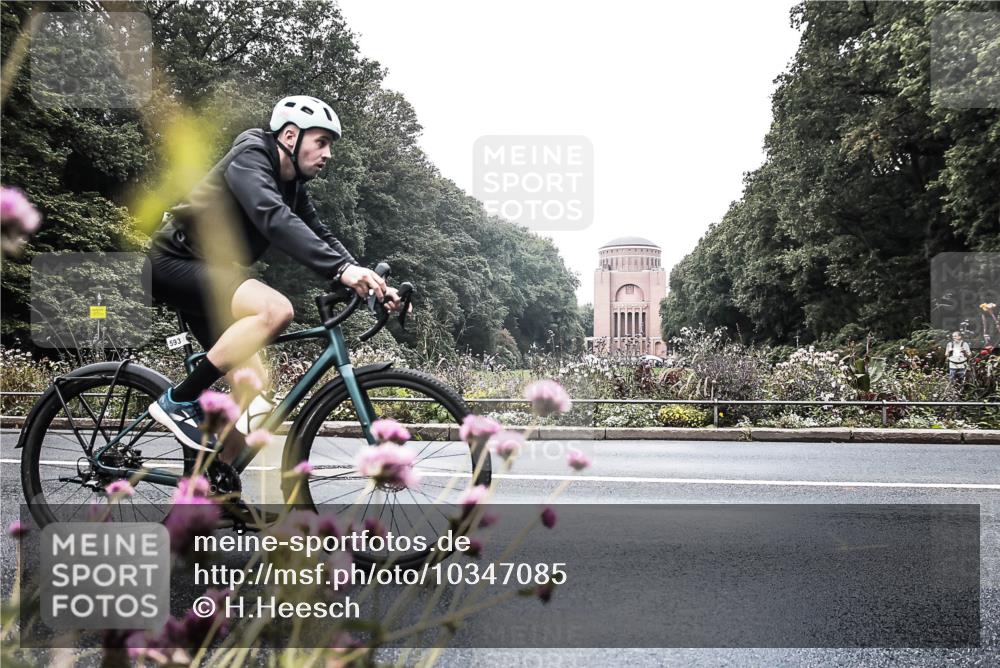 13.09.2026 - Stadtparktriathlon H.Heesch http://msf.ph/oto/10347085 13.09.2026 11:09:09 Radfahren 593, 625, 671 meine-sportfotos.de