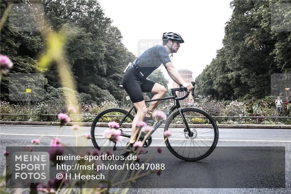 13.09.2026 - Stadtparktriathlon H.Heesch http://msf.ph/oto/10347088 13.09.2026 11:09:11 Radfahren 593, 625, 671 meine-sportfotos.de