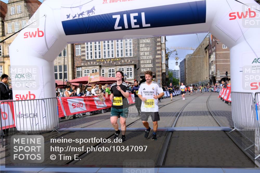 13.09.2026 - 21. swb-Marathon Bremen Tim E. http://msf.ph/oto/10347097 13.09.2026 11:18:03 Ziel 10137, 10756, 11367, 11932, 12023, 12226, 12292, 12321, 12373 meine-sportfotos.de