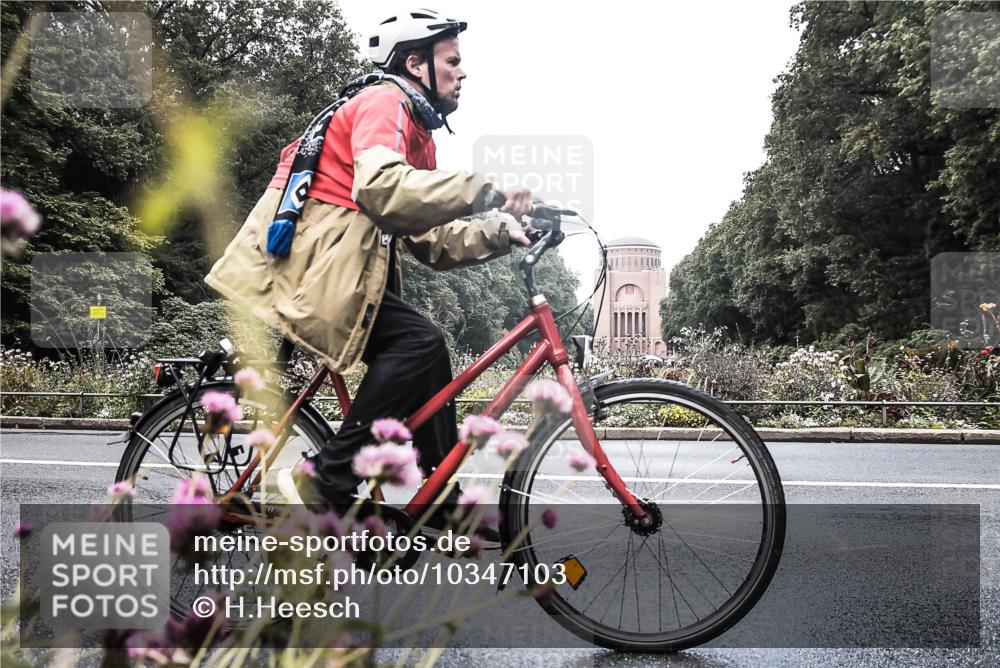 13.09.2026 - Stadtparktriathlon H.Heesch http://msf.ph/oto/10347103 13.09.2026 11:09:18 Radfahren 275, 497, 640 meine-sportfotos.de