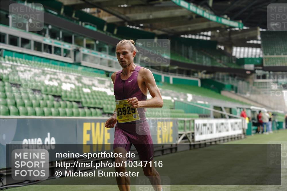 13.09.2026 - 21. swb-Marathon Bremen Michael Burmester http://msf.ph/oto/10347116 13.09.2026 10:14:33 Laufen im Stadion 13525 meine-sportfotos.de