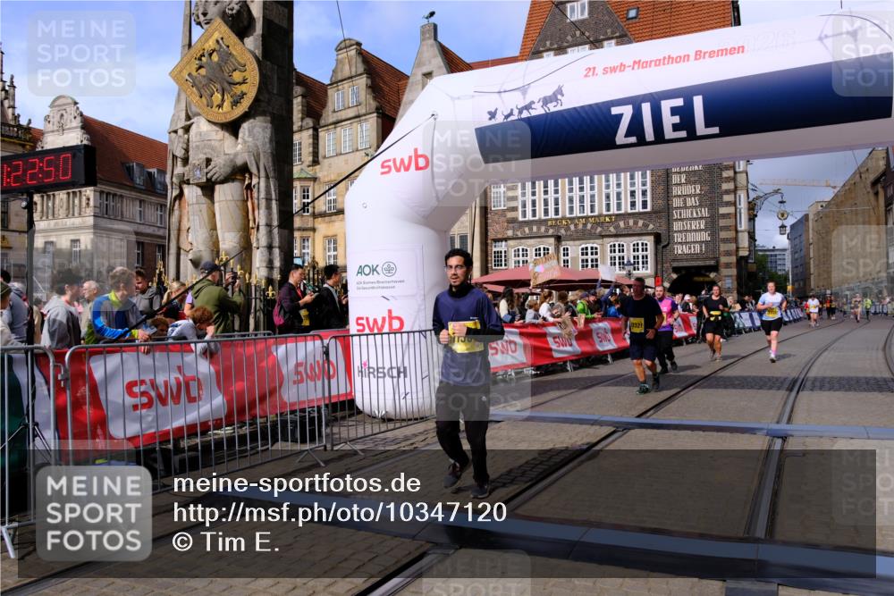13.09.2026 - 21. swb-Marathon Bremen Tim E. http://msf.ph/oto/10347120 13.09.2026 11:18:06 Ziel 10137, 10756, 11367, 11932, 12023, 12226, 12292, 12321, 12373 meine-sportfotos.de