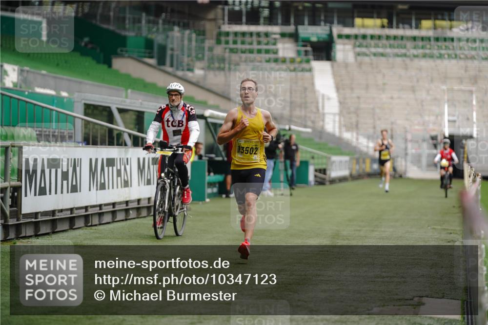 13.09.2026 - 21. swb-Marathon Bremen Michael Burmester http://msf.ph/oto/10347123 13.09.2026 10:14:40 Laufen im Stadion 13525 meine-sportfotos.de