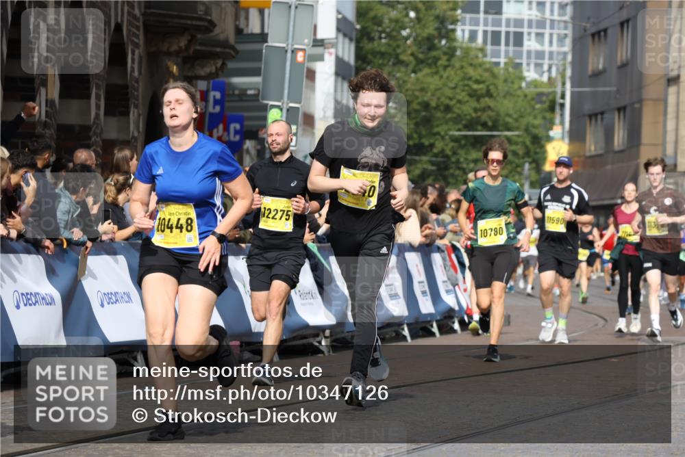 13.09.2026 - 21. swb-Marathon Bremen Strokosch-Dieckow http://msf.ph/oto/10347126 13.09.2026 10:53:25 Ziel 10284, 10585, 10714, 10863, 11012, 11238, 11282, 11386, 11575, 11766, 12170, 12369, 12398, 10141, 10222, 10227, 10479, 10626, 10838, 10845, 10886, 11242, 11446, 11502, 11590, 11800, 12056, 12119, 12308 meine-sportfotos.de