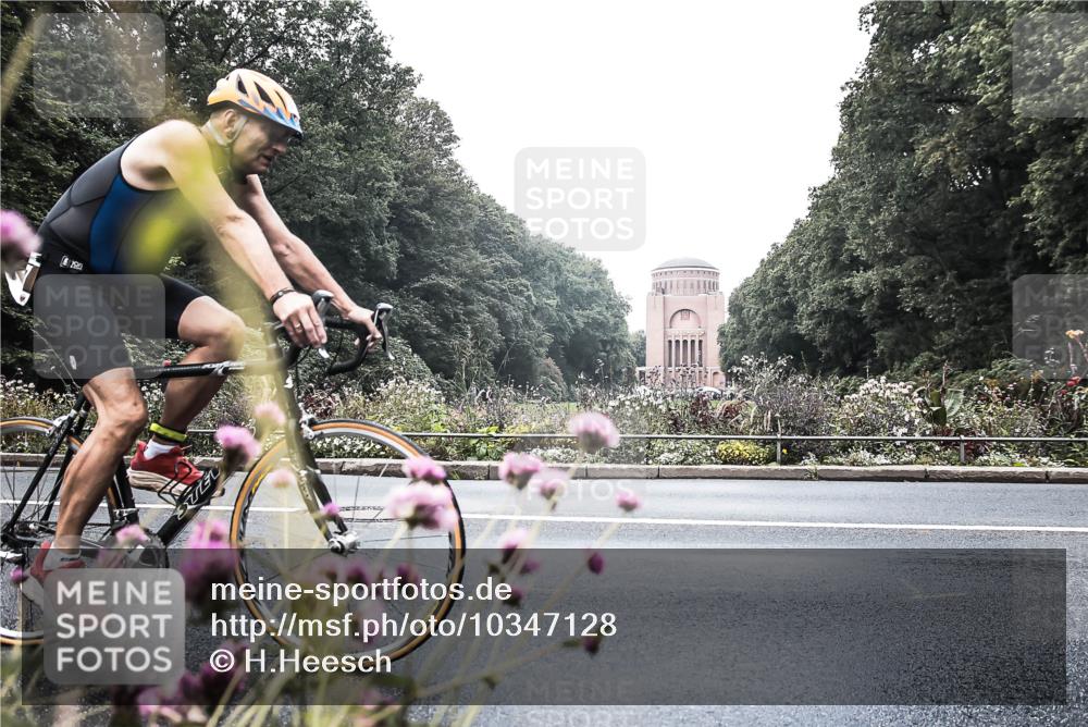 13.09.2026 - Stadtparktriathlon H.Heesch http://msf.ph/oto/10347128 13.09.2026 11:09:33 Radfahren 647, 657, 708 meine-sportfotos.de