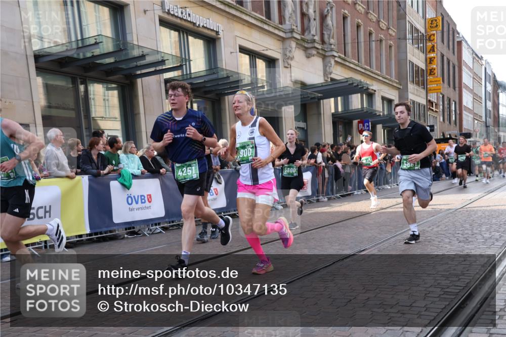 13.09.2026 - 21. swb-Marathon Bremen Strokosch-Dieckow http://msf.ph/oto/10347135 13.09.2026 13:30:35 Ziel 244, 800, 834, 1189, 1479, 1533, 1771, 1841, 1926, 1941, 2369, 2902, 2985, 3360, 3800, 4251, 4920, 5600, 5681, 5802, 5822, 5900, 6307, 6343, 6523, 7012, 7198, 7637, 7760, 7798, 8543, 8616, 9290, 9507, 9653, 9692, 9699, 9767, 9937, 9958, 9962, 9976, 13090, 13152, 13215, 625, 881, 1067, 2265, 2364, 2452, 2723, 2900, 3163, 3164, 3425, 4058, 4206, 4332, 4342, 4415, 4425, 4748, 4757, 4763, 5506, 5551, 7821, 8090, 8169, 8314, 8494 meine-sportfotos.de