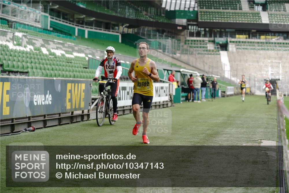 13.09.2026 - 21. swb-Marathon Bremen Michael Burmester http://msf.ph/oto/10347143 13.09.2026 10:14:41 Laufen im Stadion 13525 meine-sportfotos.de