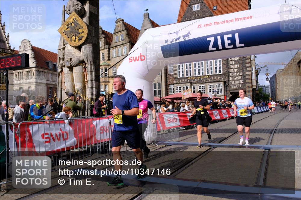 13.09.2026 - 21. swb-Marathon Bremen Tim E. http://msf.ph/oto/10347146 13.09.2026 11:18:10 Ziel 10137, 10713, 11367, 11932, 12023, 12226, 12292, 12321, 12373 meine-sportfotos.de