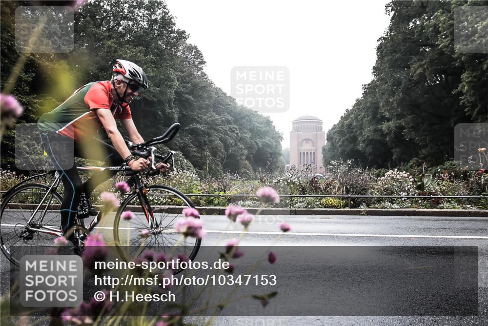13.09.2026 - Stadtparktriathlon H.Heesch http://msf.ph/oto/10347153 13.09.2026 10:01:15 Radfahren 236, 271 meine-sportfotos.de