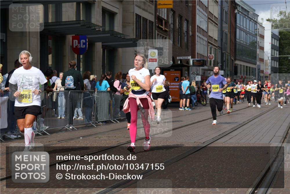 13.09.2026 - 21. swb-Marathon Bremen Strokosch-Dieckow http://msf.ph/oto/10347155 13.09.2026 11:10:28 Ziel 10148, 10163, 10461, 10462, 10547, 10768, 10792, 10911, 11043, 11047, 11283, 11298, 11300, 11309, 11327, 11335, 11465, 11513, 11583, 11736, 11756, 11846, 12183, 10002, 10169, 10247, 10361, 10362, 10422, 10706, 10719, 10791, 10890, 10963, 11080, 11300, 11382, 11725, 11732, 11933, 11957, 11982, 12117, 12227, 12293, 12454, 12550 meine-sportfotos.de