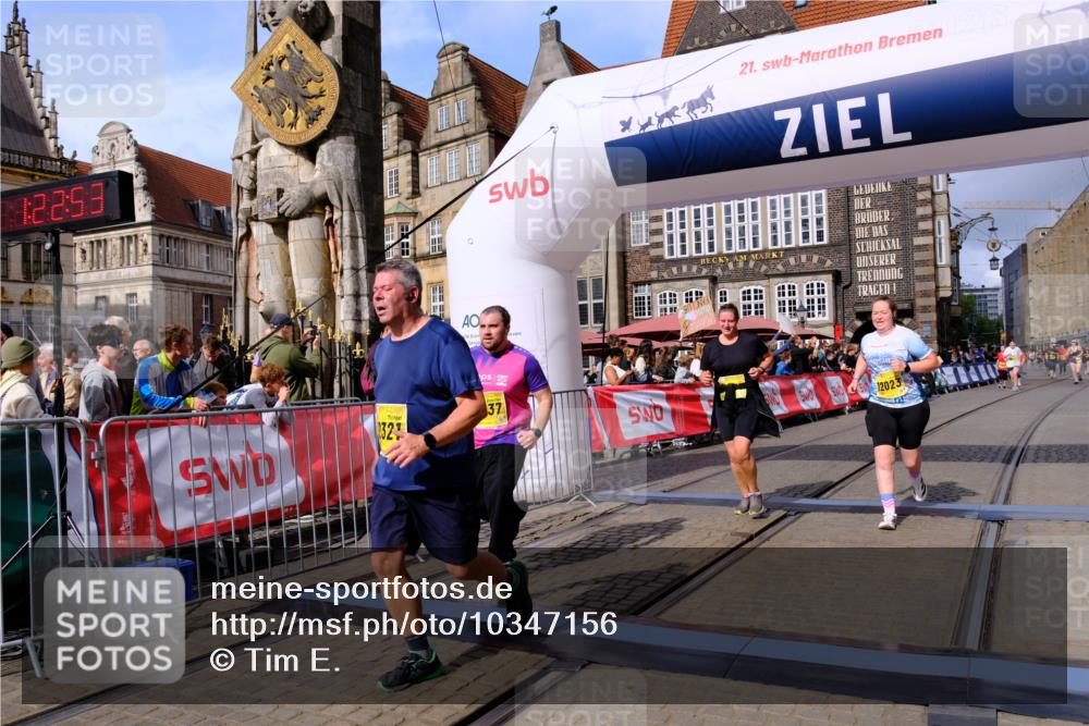 13.09.2026 - 21. swb-Marathon Bremen Tim E. http://msf.ph/oto/10347156 13.09.2026 11:18:10 Ziel 10137, 10713, 11367, 11932, 12023, 12226, 12292, 12321, 12373 meine-sportfotos.de