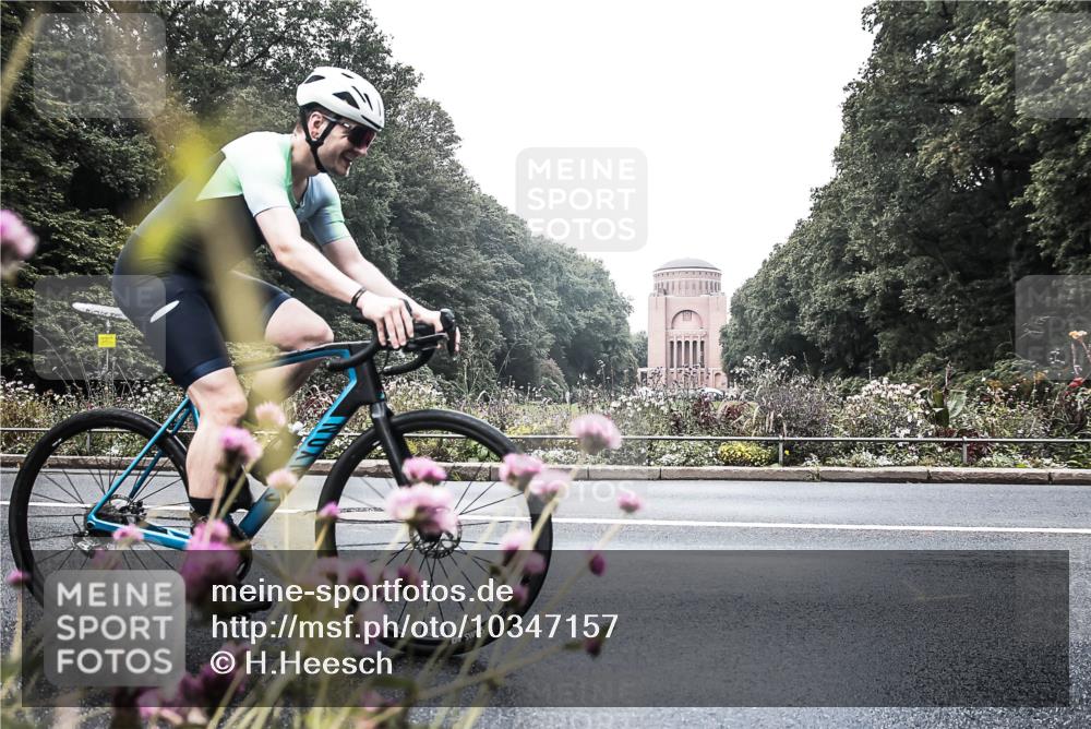 13.09.2026 - Stadtparktriathlon H.Heesch http://msf.ph/oto/10347157 13.09.2026 11:09:57 Radfahren 546, 637, 672 meine-sportfotos.de