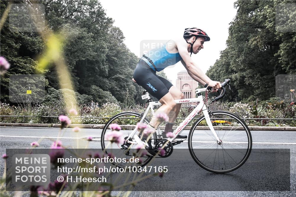 13.09.2026 - Stadtparktriathlon H.Heesch http://msf.ph/oto/10347165 13.09.2026 11:09:59 Radfahren 546, 637, 672 meine-sportfotos.de