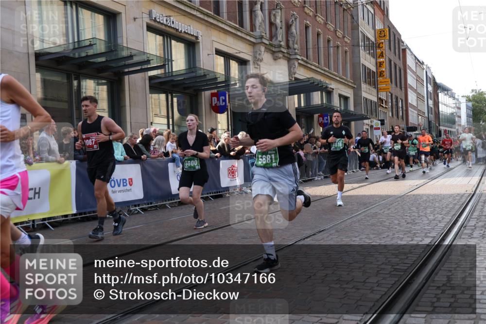 13.09.2026 - 21. swb-Marathon Bremen Strokosch-Dieckow http://msf.ph/oto/10347166 13.09.2026 13:30:35 Ziel 244, 800, 834, 1189, 1479, 1533, 1771, 1841, 1926, 1941, 2369, 2902, 2985, 3360, 3800, 4251, 4920, 5600, 5681, 5802, 5822, 5900, 6307, 6343, 6523, 7012, 7198, 7637, 7760, 7798, 8543, 8616, 9290, 9507, 9653, 9692, 9699, 9767, 9937, 9958, 9962, 9976, 13090, 13152, 13215, 625, 881, 1067, 2265, 2364, 2452, 2723, 2900, 3163, 3164, 3425, 4058, 4206, 4332, 4342, 4415, 4425, 4748, 4757, 4763, 5506, 5551, 7821, 8090, 8169, 8314, 8494 meine-sportfotos.de