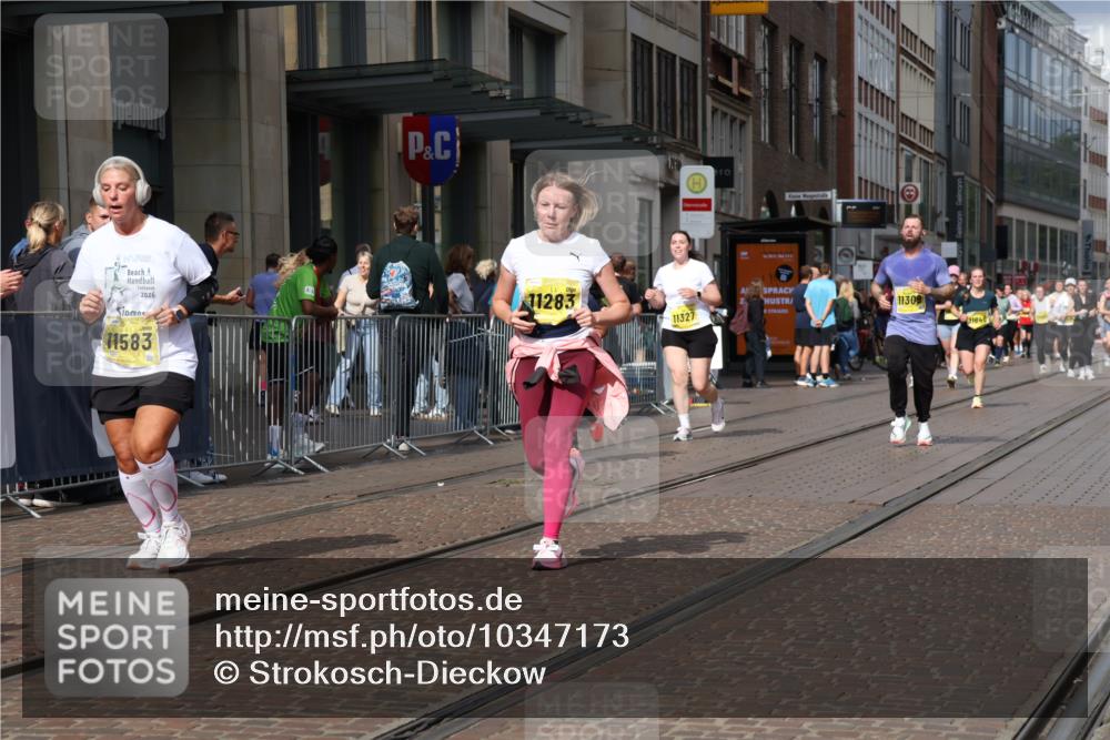 13.09.2026 - 21. swb-Marathon Bremen Strokosch-Dieckow http://msf.ph/oto/10347173 13.09.2026 11:10:28 Ziel 10148, 10163, 10461, 10462, 10547, 10768, 10792, 10911, 11043, 11047, 11283, 11298, 11300, 11309, 11327, 11335, 11465, 11513, 11583, 11736, 11756, 11846, 12183, 10002, 10169, 10247, 10361, 10362, 10422, 10706, 10719, 10791, 10890, 10963, 11080, 11300, 11382, 11725, 11732, 11933, 11957, 11982, 12117, 12227, 12293, 12454, 12550 meine-sportfotos.de