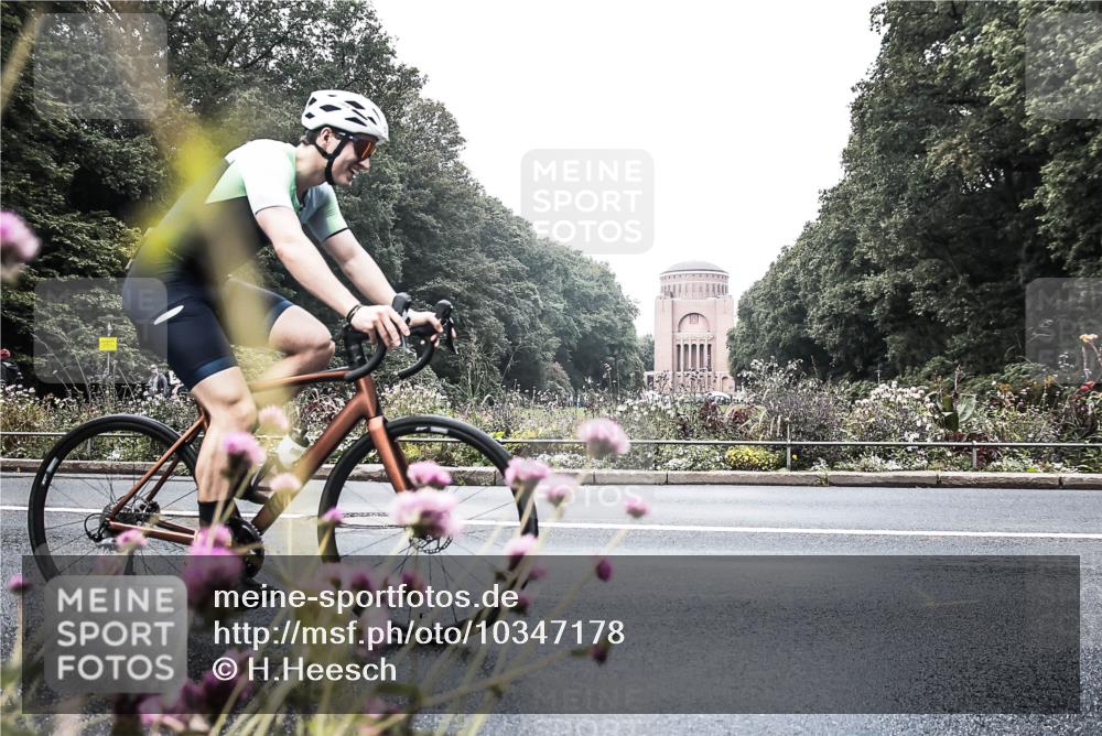 13.09.2026 - Stadtparktriathlon H.Heesch http://msf.ph/oto/10347178 13.09.2026 11:10:12 Radfahren 494, 557 meine-sportfotos.de