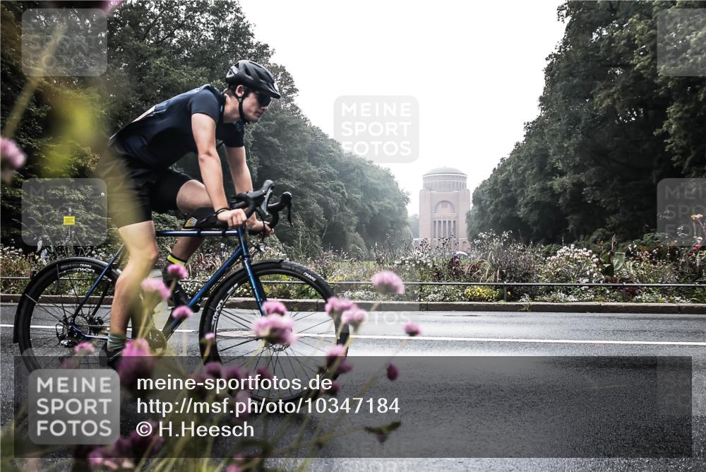 13.09.2026 - Stadtparktriathlon H.Heesch http://msf.ph/oto/10347184 13.09.2026 10:01:45 Radfahren 226, 338 meine-sportfotos.de