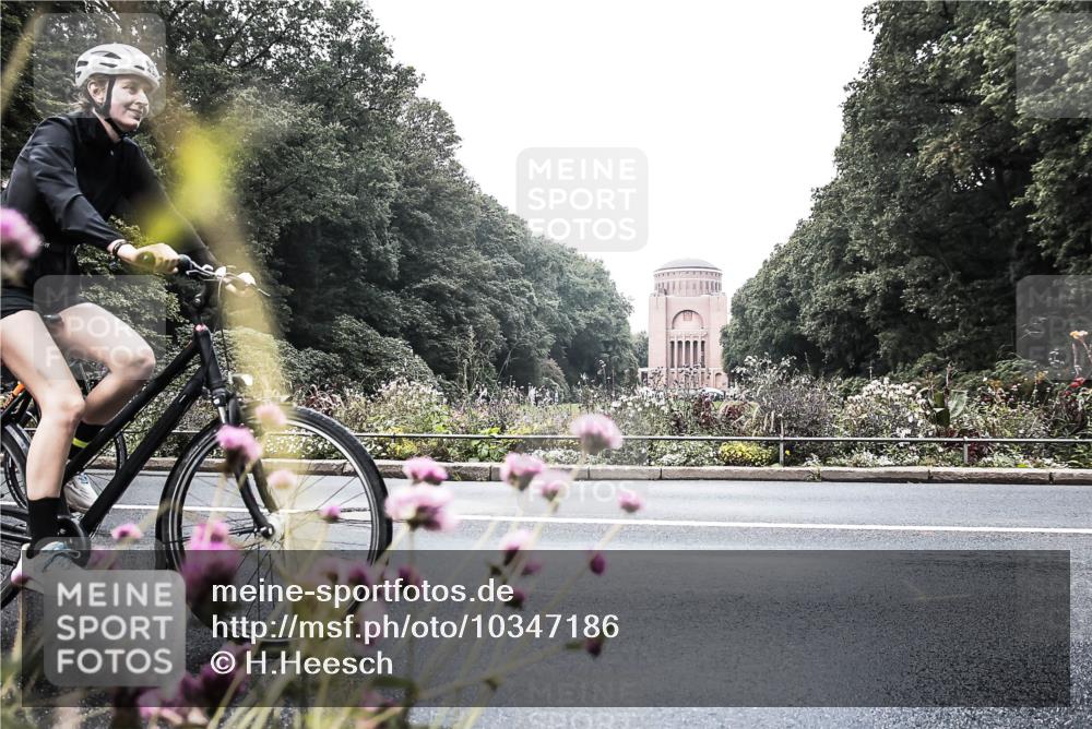 13.09.2026 - Stadtparktriathlon H.Heesch http://msf.ph/oto/10347186 13.09.2026 11:10:23 Radfahren 430, 572, 706 meine-sportfotos.de