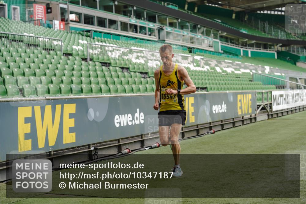 13.09.2026 - 21. swb-Marathon Bremen Michael Burmester http://msf.ph/oto/10347187 13.09.2026 10:16:13 Laufen im Stadion 10597, 12272, 13501, 13515, 13517, 13525, 13542, 13547, 13567, 13623, 13627, 13635 meine-sportfotos.de