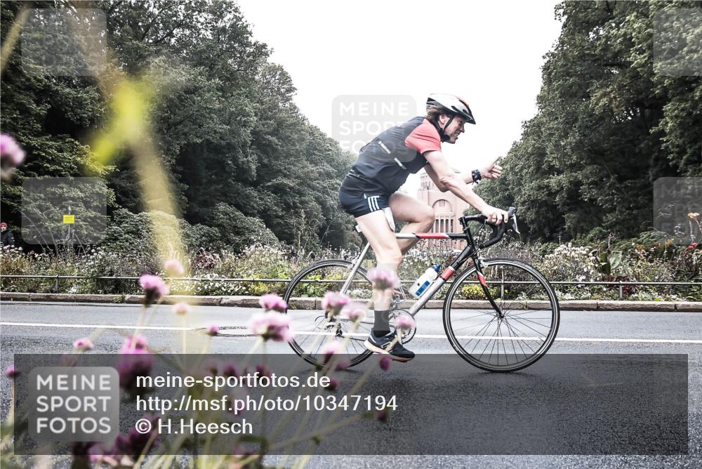 13.09.2026 - Stadtparktriathlon H.Heesch http://msf.ph/oto/10347194 13.09.2026 11:10:25 Radfahren 430, 572, 706 meine-sportfotos.de
