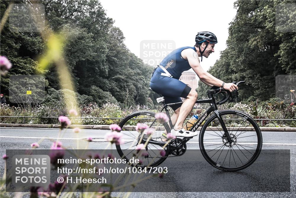 13.09.2026 - Stadtparktriathlon H.Heesch http://msf.ph/oto/10347203 13.09.2026 11:10:31 Radfahren 524, 610, 690, 1799 meine-sportfotos.de