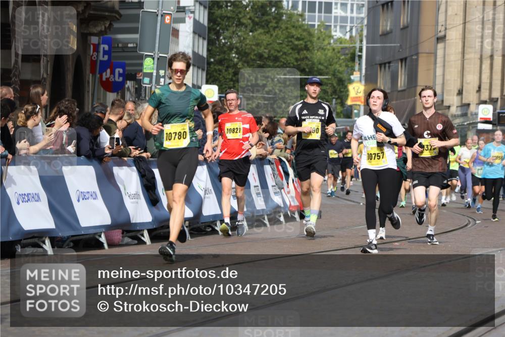 13.09.2026 - 21. swb-Marathon Bremen Strokosch-Dieckow http://msf.ph/oto/10347205 13.09.2026 10:53:27 Ziel 10284, 10448, 10585, 10714, 10863, 11012, 11238, 11282, 11575, 11766, 12170, 12369, 12398, 12461, 10141, 10222, 10227, 10478, 10479, 10626, 10838, 10845, 10905, 11242, 11446, 11502, 11800, 12119, 12331, 12341, 13597 meine-sportfotos.de