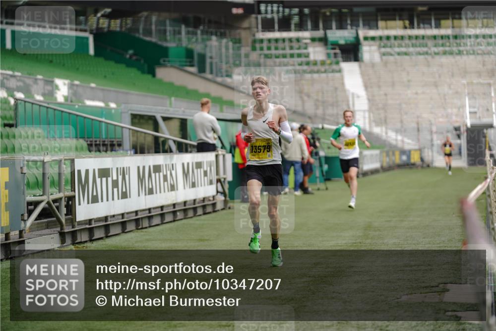 13.09.2026 - 21. swb-Marathon Bremen Michael Burmester http://msf.ph/oto/10347207 13.09.2026 10:16:16 Laufen im Stadion 10597, 12272, 13501, 13515, 13517, 13525, 13542, 13547, 13567, 13579, 13623, 13627, 13635 meine-sportfotos.de