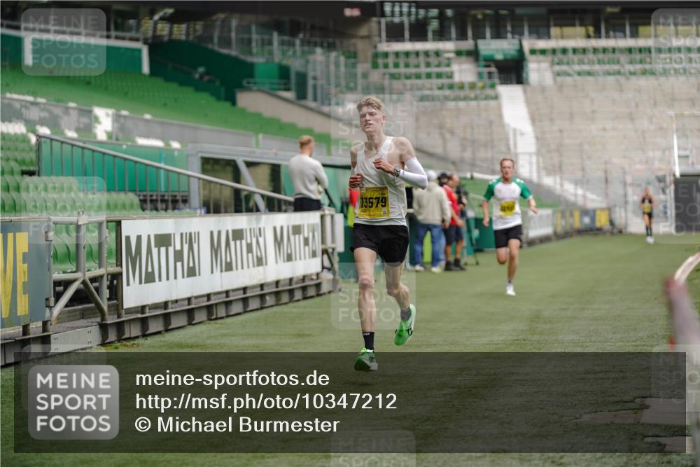 13.09.2026 - 21. swb-Marathon Bremen Michael Burmester http://msf.ph/oto/10347212 13.09.2026 10:16:16 Laufen im Stadion 10597, 12272, 13501, 13515, 13517, 13525, 13542, 13547, 13567, 13579, 13623, 13627, 13635 meine-sportfotos.de