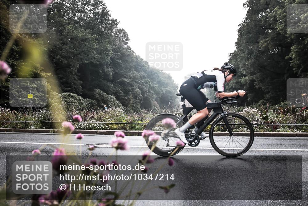 13.09.2026 - Stadtparktriathlon H.Heesch http://msf.ph/oto/10347214 13.09.2026 10:01:58 Radfahren 218, 243, 275, 286, 308, 317, 323 meine-sportfotos.de