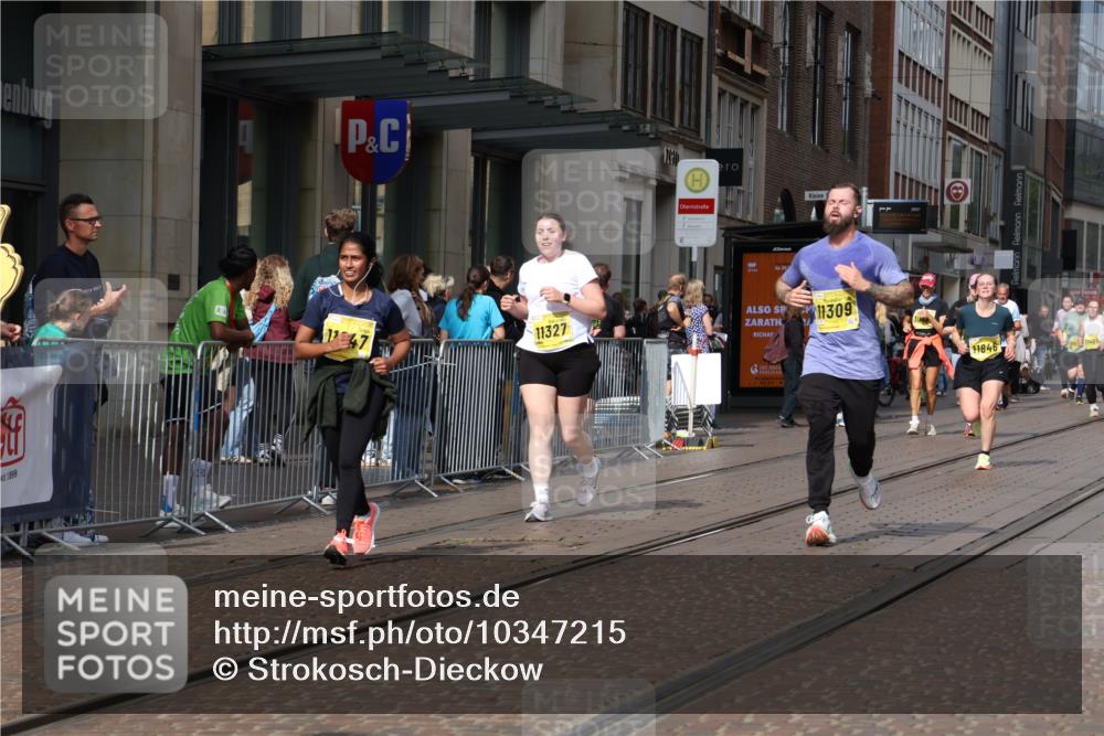13.09.2026 - 21. swb-Marathon Bremen Strokosch-Dieckow http://msf.ph/oto/10347215 13.09.2026 11:10:30 Ziel 10148, 10163, 10461, 10462, 10547, 10653, 10792, 10841, 10911, 11043, 11047, 11237, 11283, 11298, 11309, 11327, 11335, 11465, 11513, 11583, 11736, 11756, 11846, 11993, 12183, 10002, 10169, 10247, 10361, 10362, 10422, 10706, 10719, 10768, 10791, 10890, 10963, 11080, 11283, 11298, 11300, 11382, 11725, 11732, 11933, 11957, 11982, 12117, 12183, 12227, 12293, 12454, 12550 meine-sportfotos.de