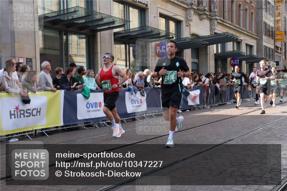 13.09.2026 - 21. swb-Marathon Bremen Strokosch-Dieckow http://msf.ph/oto/10347227 13.09.2026 13:30:37 Ziel 244, 800, 834, 1189, 1479, 1533, 1771, 1841, 1926, 1941, 2513, 2802, 2902, 2985, 3360, 3800, 4251, 4920, 5600, 5681, 5802, 5822, 5846, 5900, 6307, 6343, 6419, 6732, 7012, 7198, 7359, 7637, 7760, 7798, 7882, 8382, 8543, 8616, 9290, 9507, 9653, 9767, 9937, 9958, 9962, 9976, 13090, 13152, 13215, 625, 800, 834, 881, 1067, 1926, 2265, 2369, 2452, 2723, 2900, 3163, 3164, 3425, 4058, 4206, 4332, 4342, 4415, 4425, 4748, 4757, 4763, 5506, 5551, 7821, 8090, 8169, 8314, 8494 meine-sportfotos.de