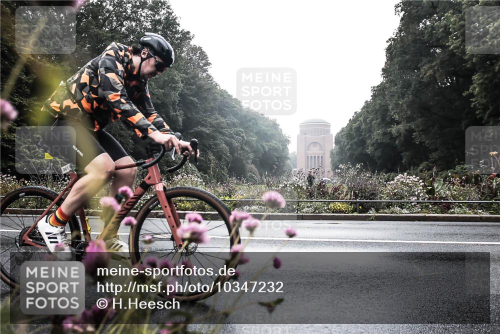 13.09.2026 - Stadtparktriathlon H.Heesch http://msf.ph/oto/10347232 13.09.2026 10:02:04 Radfahren 257, 261, 286 meine-sportfotos.de