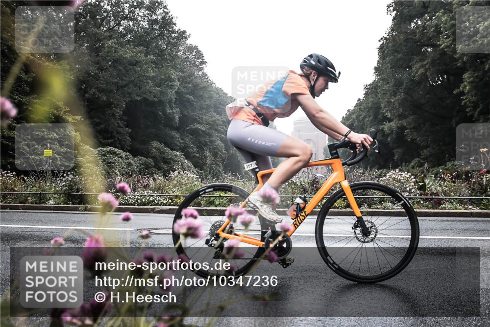 13.09.2026 - Stadtparktriathlon H.Heesch http://msf.ph/oto/10347236 13.09.2026 10:02:06 Radfahren 257, 261 meine-sportfotos.de