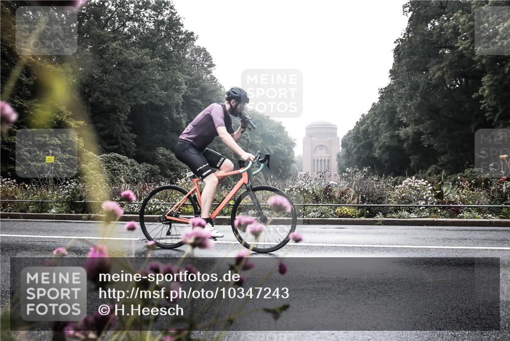13.09.2026 - Stadtparktriathlon H.Heesch http://msf.ph/oto/10347243 13.09.2026 10:02:14 Radfahren 245, 256, 327, 331 meine-sportfotos.de