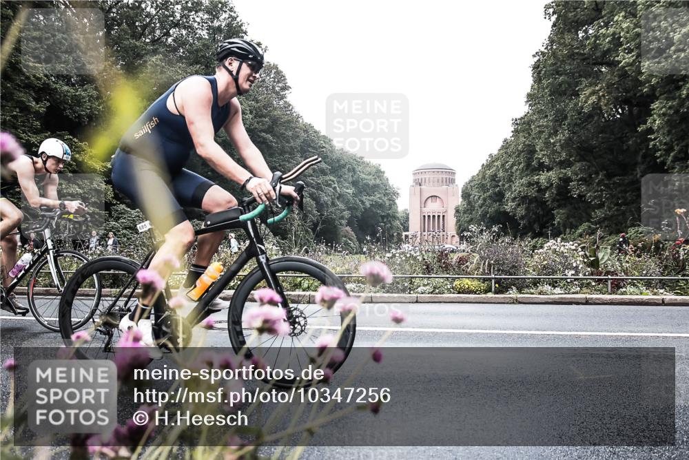 13.09.2026 - Stadtparktriathlon H.Heesch http://msf.ph/oto/10347256 13.09.2026 11:11:19 Radfahren 571, 685, 688, 694 meine-sportfotos.de