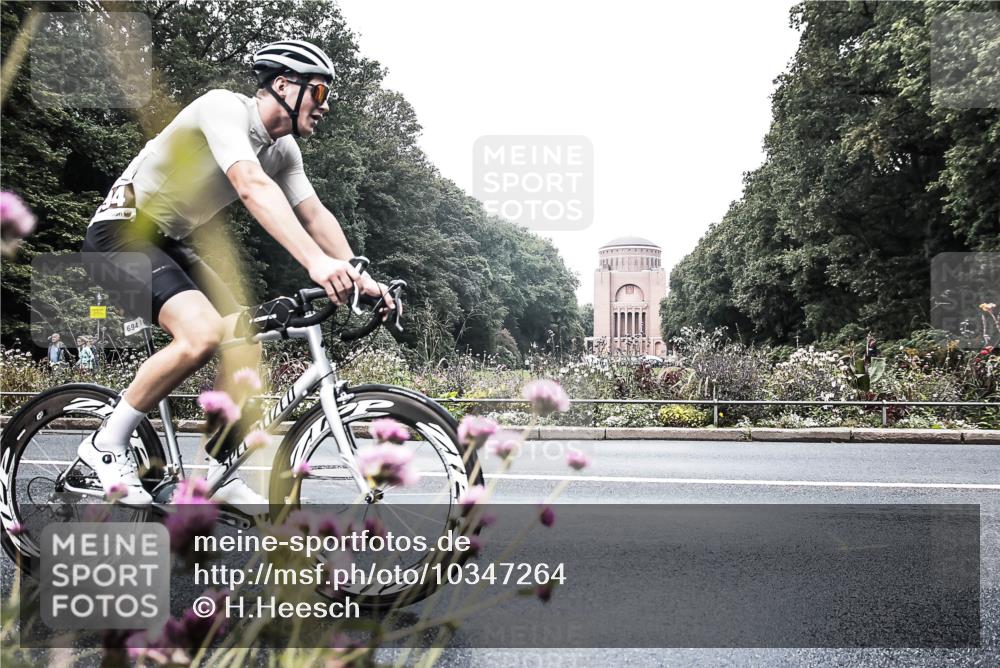 13.09.2026 - Stadtparktriathlon H.Heesch http://msf.ph/oto/10347264 13.09.2026 11:11:22 Radfahren 571, 685, 688, 694 meine-sportfotos.de