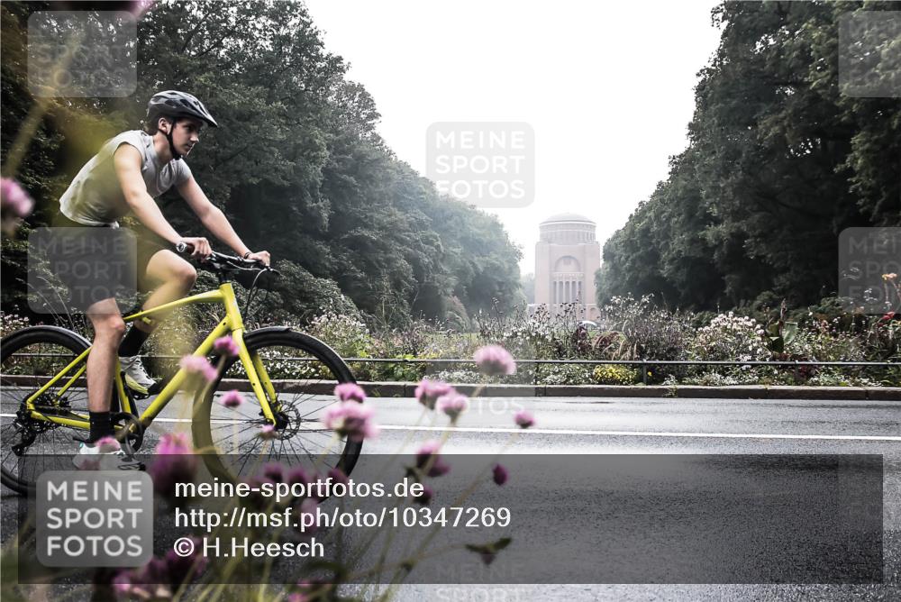 13.09.2026 - Stadtparktriathlon H.Heesch http://msf.ph/oto/10347269 13.09.2026 10:02:22 Radfahren 229, 249, 274, 309, 332, 336 meine-sportfotos.de