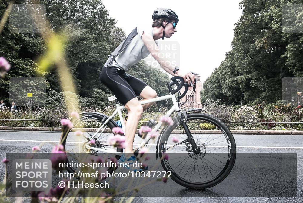 13.09.2026 - Stadtparktriathlon H.Heesch http://msf.ph/oto/10347272 13.09.2026 11:11:23 Radfahren 571, 694 meine-sportfotos.de